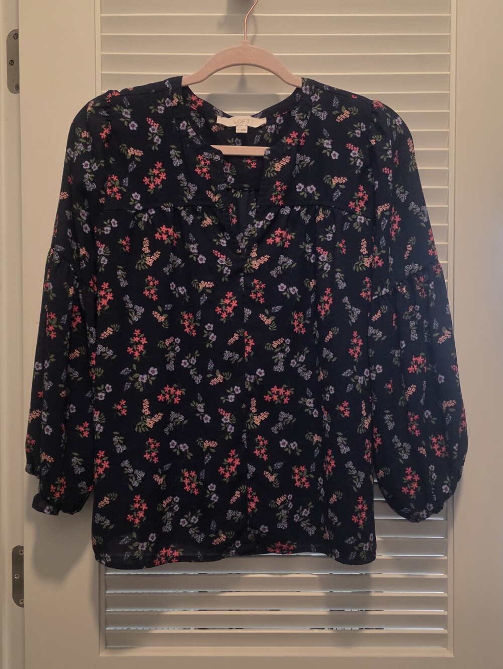 LOFT Floral Puff Sleeve Split Neck Top